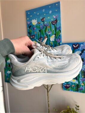 HOKA women’s one one Clifton 10 runners size 7.5